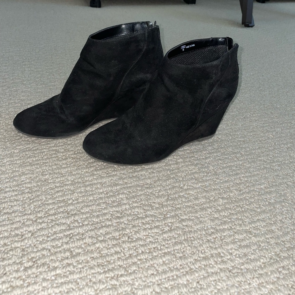 Black Wedges